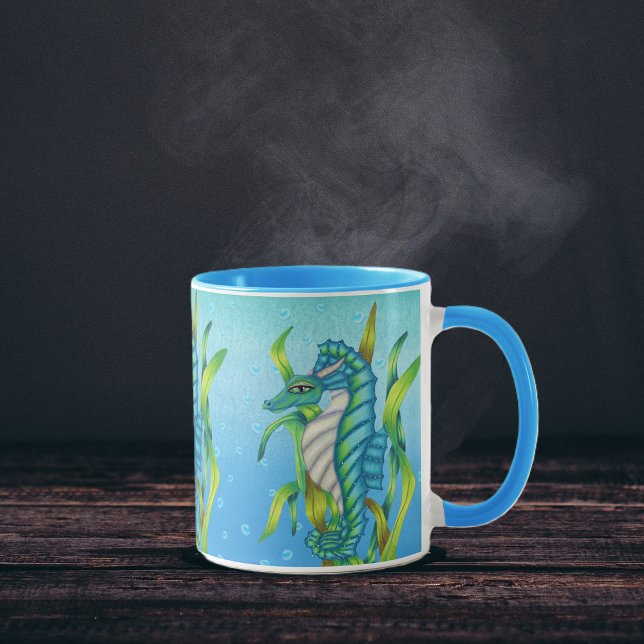 Taza Tres dragones de caballito de mar verde azul de ag (Fantasy seahorse dragon in blue green in seaweed water bubbles on coffee or tea mug.)
