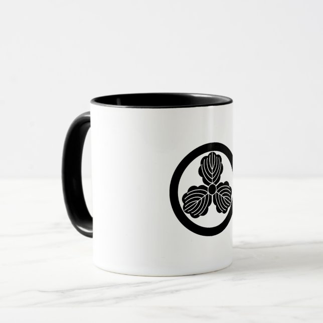 Taza Tres hojas de roble (1) en círculo (Anverso izquierdo)
