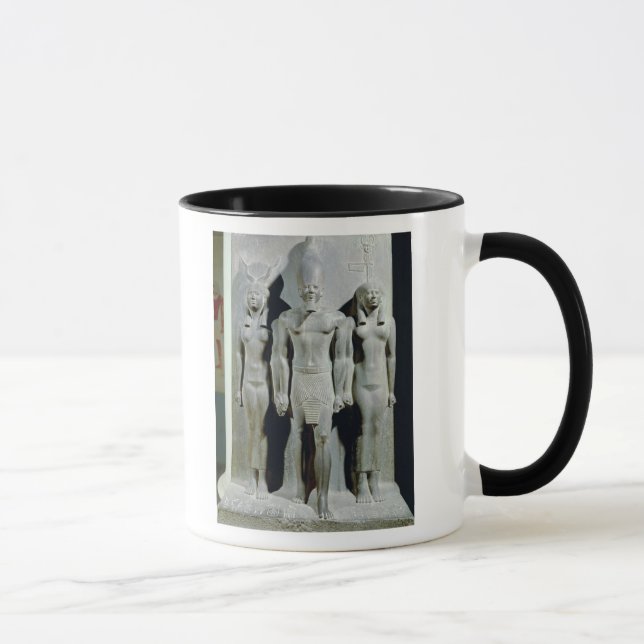 Taza Tríada de Menkaure con la diosa Hathor (Derecha)