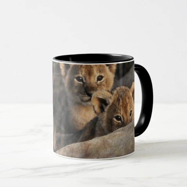 Taza Trío de cachorros de león con madre (Anverso derecho)