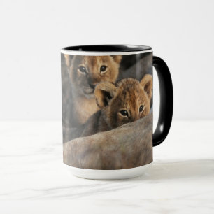 Taza Trío de cachorros de león con su madre