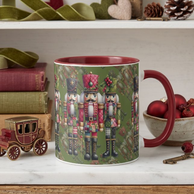 Taza Trío de Cascanueces Navideños de Patchwork Caprich (Whimsical Patchwork Christmas Nutcracker Trio Mug)