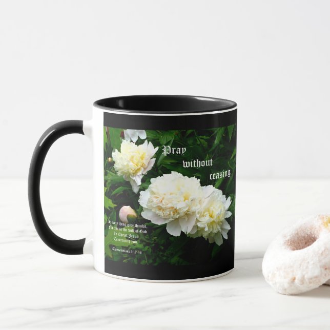 Taza Trío de Peones Blancos, 1 Tesalónica 5:17-18 (Con donut)