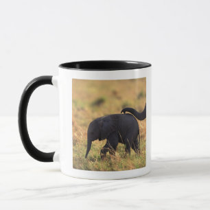 Taza Tronco del descendiente conmovedor del elefante,
