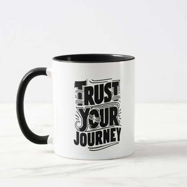 Taza Trust Your Journey Vertical Typography Art (Izquierda)