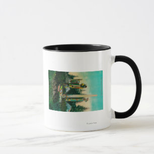 Taza Tumbas y tótem indios en el estado de Alaska