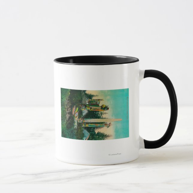Taza Tumbas y tótem indios en el estado de Alaska (Derecha)