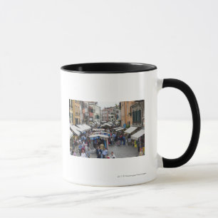 Taza Turistas en un mercado callejero, Venecia, Italia