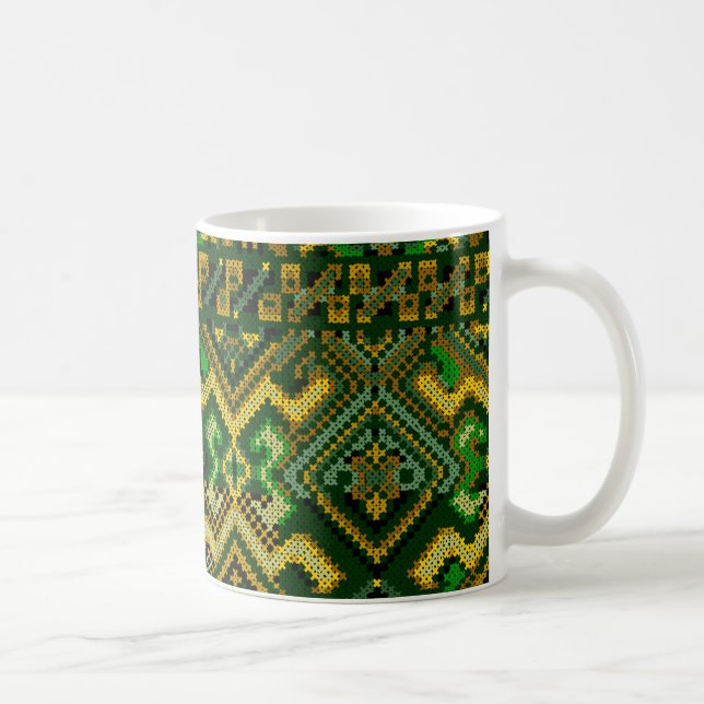 Taza ucraniana del modelo de la puntada de la cruz (Derecha)
