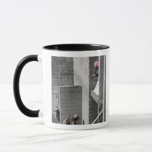 Taza Un agresor del infante de marina y del enemigo de