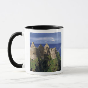 Taza Un arcoíris golpea el castillo medieval de Dunluce