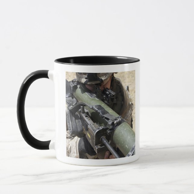 Taza Un asaltante (Izquierda)
