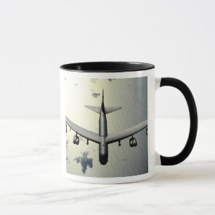 Taza Un B-52 Stratofortress en vuelo 2