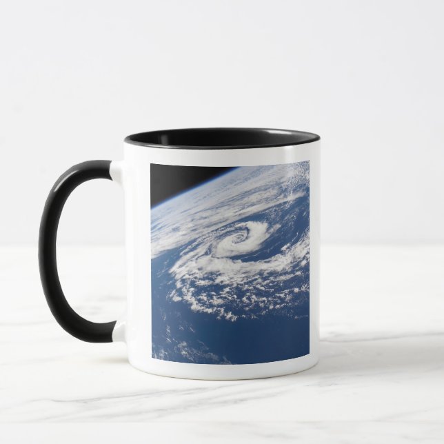 Taza Un ciclón subtropical (Izquierda)