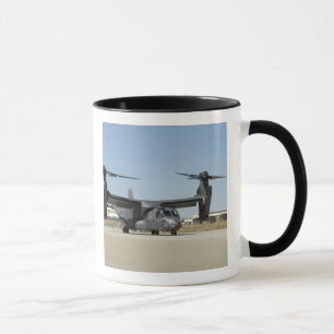 Taza Un CV-22 Osprey se prepara para el despegue