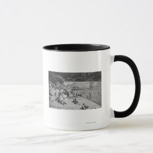 Taza Un día típico en la playa de Sandy Monte Río, CA