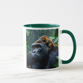 Taza Un écureuil escalade la tête d'un gorille.