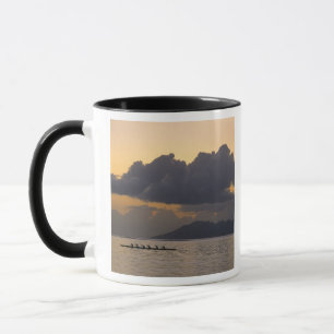 Taza Un equipo de canoas con estabilizador practica fre