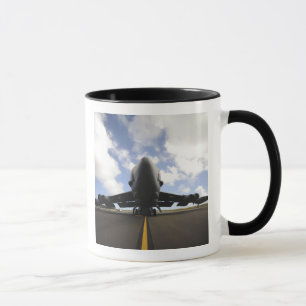 Taza Un equipo de mantenimiento de la fuerza aérea de