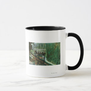 Taza Un ferrocarril escénico a lo largo del río