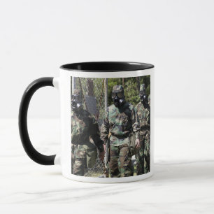 Taza Un grupo de participantes solares del desafío