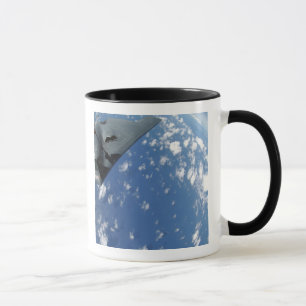 Taza Un KC-135 Stratotanker reaprovisiona un alcohol de