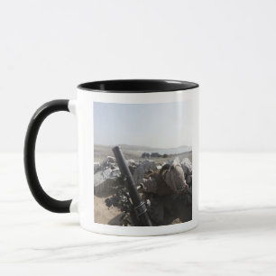 Taza Un marine estadounidense dispara un mortero en Sal