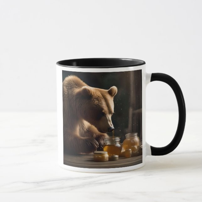 Taza Un ours se prépare à une dégustation sucrée. (Derecha)