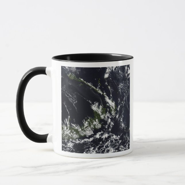Taza Un penacho volcánico de la caldera de Rabaul (Izquierda)