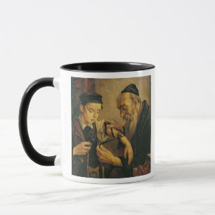Taza Un rabino que ata los Phylacteries al brazo de un