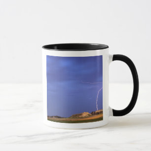 Taza Un rayo golpea las colinas cerca de Scottsbluff