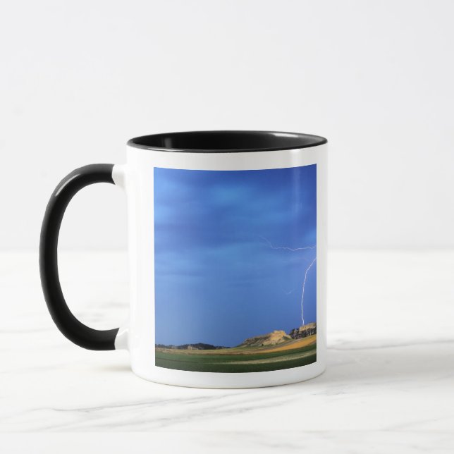 Taza Un rayo golpea las colinas de Wildcat cerca (Izquierda)