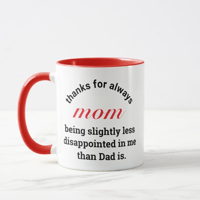 Taza Un regalo gracioso para el Día de la Madre de la t (Izquierda)