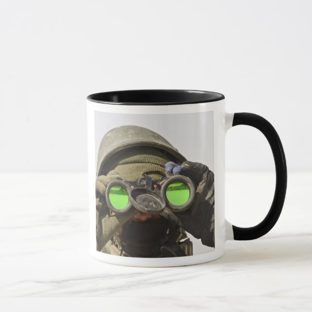 Taza Un soldado afgano recorre el horizonte (Derecha)