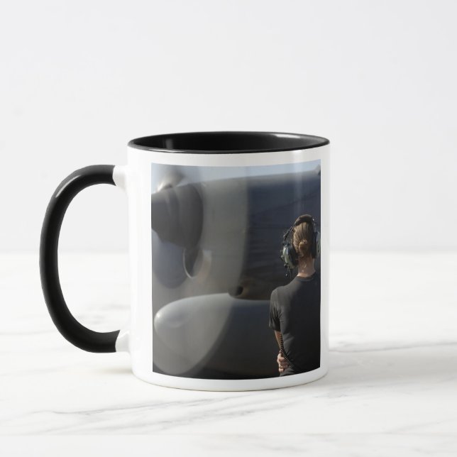 Taza Un soldado vigila la actuación (Izquierda)