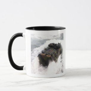 Taza Un vehículo de asalto anfibio 2
