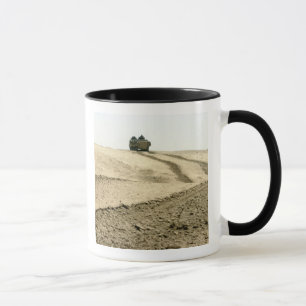 Taza Un vehículo del asalto de carros anfibios