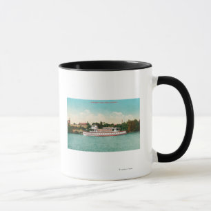 Taza Una escena del río Sacramento con una barca