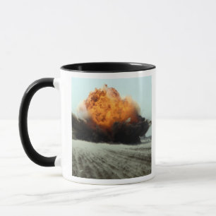Taza Una explosión entra en erupción