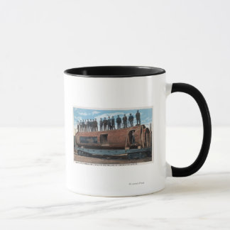 Taza Una jaula de oso y una vivienda en un enorme tronc
