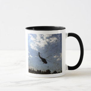 Taza Una marina de guerra estadounidense HH-60 Seahawk