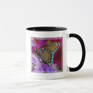 Taza Una mariposa cola de golondrina de la especia
