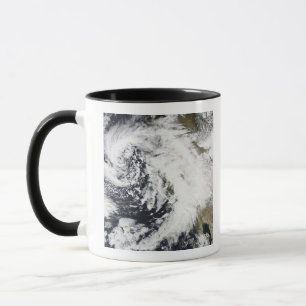 Taza Una serie de tormentas fuertes con los vientos