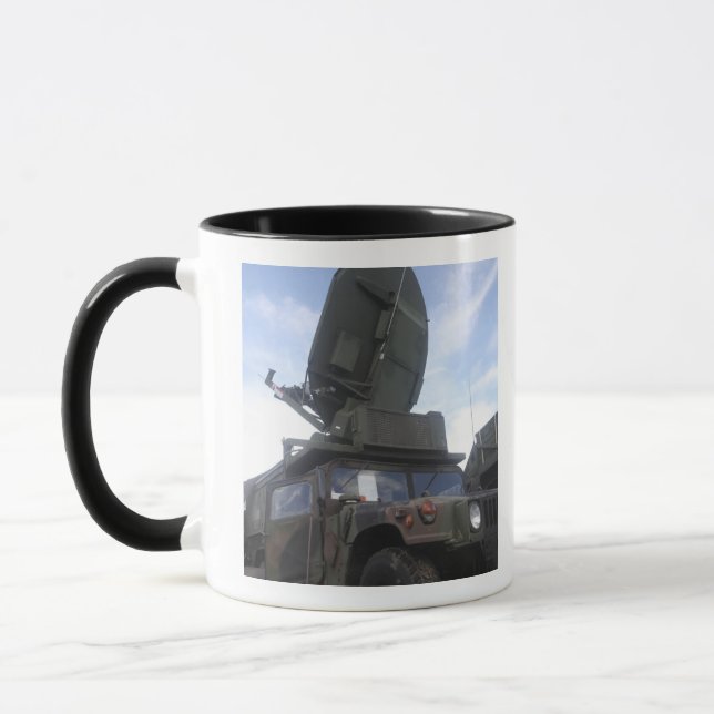 Taza Una terminal de satélite táctico Phoenix (Izquierda)