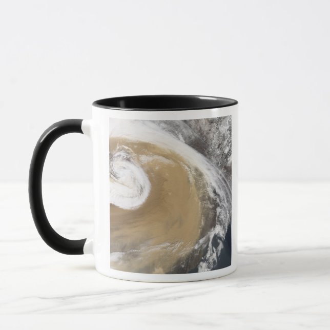 Taza Una tormenta de polvo asiática cruza el Pacífico (Izquierda)