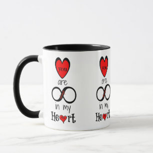 Taza usted está siempre (infinito) en mi corazón rojo y
