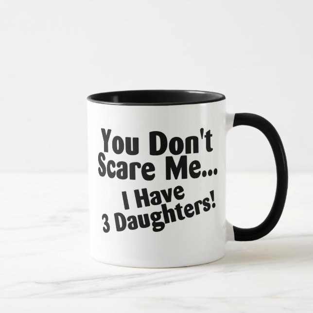 Taza Usted no me asusta que tengo 3 hijas (Derecha)