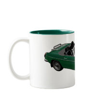 Taza verde del automóvil descubierto