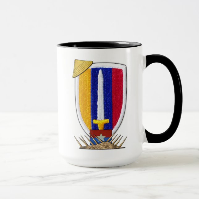 Taza Veterinarios de los veteranos del remiendo de la (Derecha)