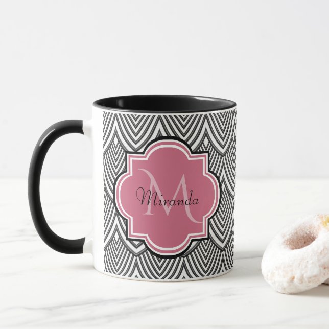 Taza Vieiras negras de moda Monograma rosa Nombre (Con donut)
